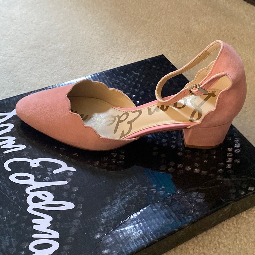💕Sam Edelman:  Peach suede pump.                       New in box. Never worn💕